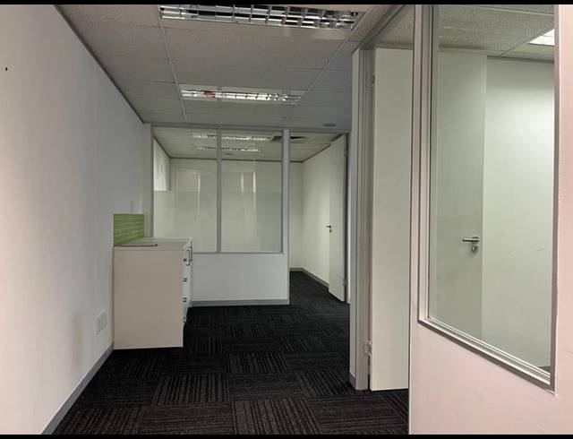 BUSINESS PROPERTY TO RENT IN CLAREMONT